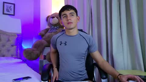 Snapshot of estebanperez_ chatting on June 2026 07:57:02 PM Esteban online show from June 2026 07:57:02 PM