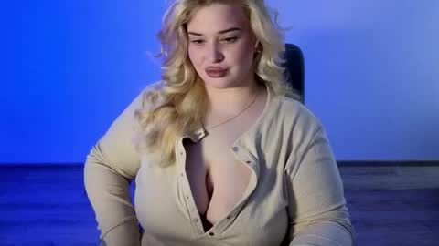 Estelle online show from April 2026 09:24:01 PM