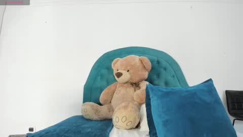 Snapshot of estephany_doll chatting on December 2025 09:54:02 PM Estephany online show from December 2025 09:54:02 PM