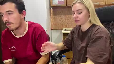 Ester online show from October 2025 07:01:02 PM