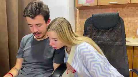 Ester online show from October 2025 05:45:01 PM