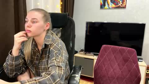 Ester online show from March 2026 07:05:01 PM