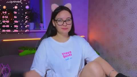 EsterPlayful online show from September 2025 02:33:02 PM