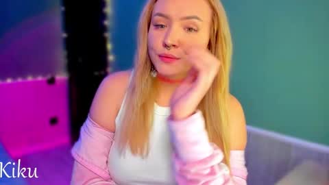 Snapshot of estheticgirl_ chatting on November 2025 12:03:02 AM Mona online show from November 2025 12:03:02 AM