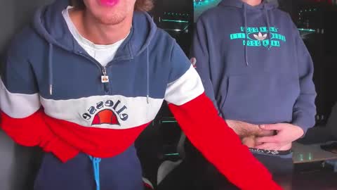 Snapshot of esthetics_boys chatting on November 2025 07:16:02 PM LOUIS online show from November 2025 07:16:02 PM