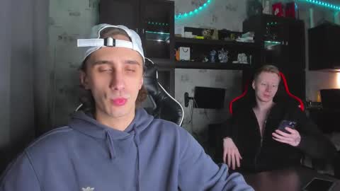 Snapshot of esthetics_boys chatting on November 2025 01:58:01 PM LOUIS online show from November 2025 01:58:01 PM