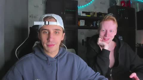 Snapshot of esthetics_boys chatting on November 2025 08:18:01 AM LOUIS online show from November 2025 08:18:01 AM