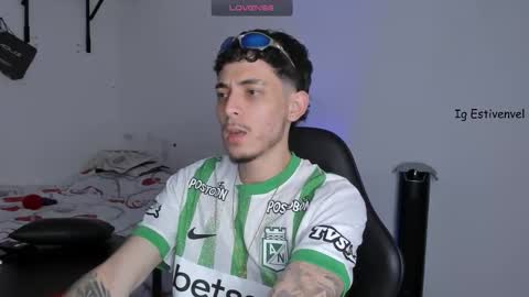 estivenvel online show from October 2025 06:58:02 PM