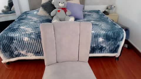 estrella_hank online show from April 2026 07:48:01 PM