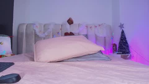 Estrella online show from December 2025 12:01:02 PM