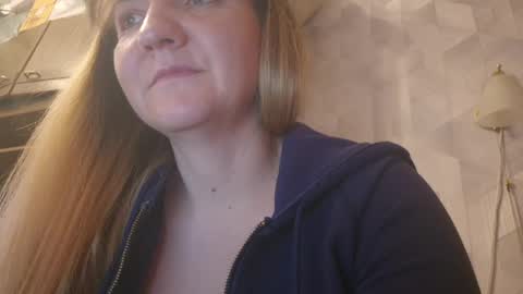Snapshot of estrellawalters chatting on April 2026 08:42:02 AM estrellawalters online show from April 2026 08:42:02 AM