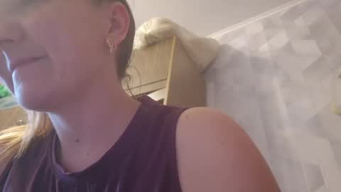 Snapshot of estrellawalters chatting on May 2026 02:43:01 PM estrellawalters online show from May 2026 02:43:01 PM
