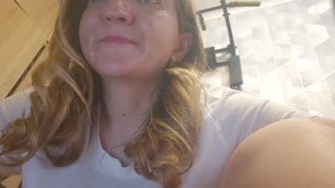 Snapshot of estrellawalters chatting on May 2026 09:39:02 AM estrellawalters online show from May 2026 09:39:02 AM