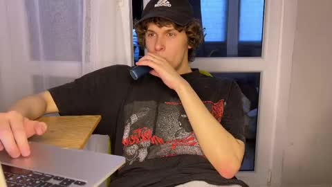 Snapshot of estremecerse chatting on May 2026 05:41:02 PM Alex online show from May 2026 05:41:02 PM