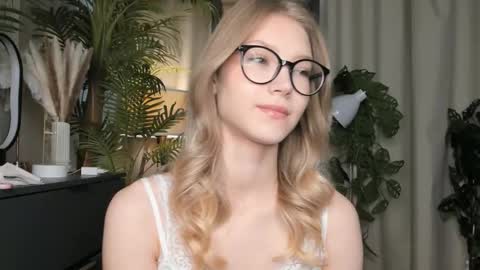 Natalie online show from September 2025 05:51:02 AM