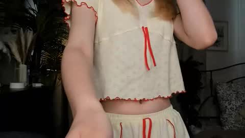 Natalie online show from September 2025 05:42:01 AM