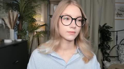 Natalie online show from October 2025 05:43:02 AM