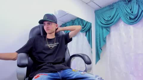 Ethan online show from December 2024 07:49:02 PM