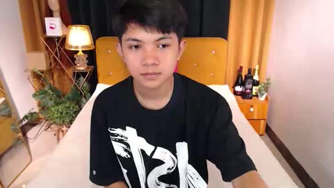 Snapshot of ethan_lauren chatting on April 2026 06:09:02 AM ethan_lauren online show from April 2026 06:09:02 AM