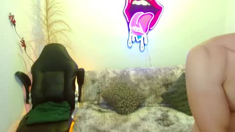 ethanblaze_ online show from November 2025 11:43:01 AM