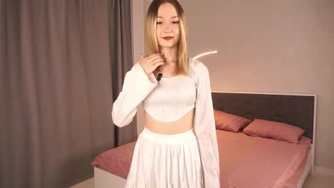 Riley online show from November 2025 05:40:02 AM