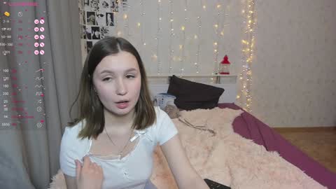 Veronica Tiia Lilith left to right online show from January 2025 05:04:02 AM