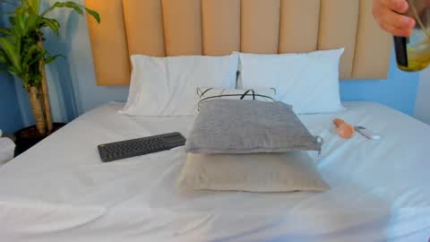 eva_adams22 online show from December 2024 07:58:01 AM