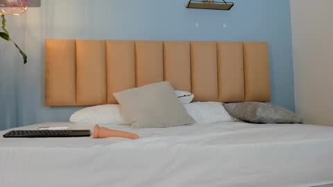 eva_adams22 online show from February 2025 11:57:01 PM