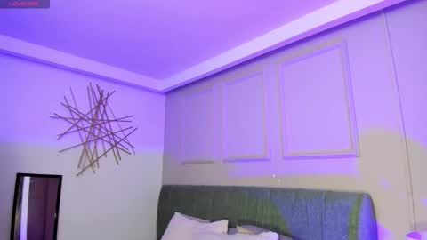 Eva  online show from November 2025 01:37:01 AM