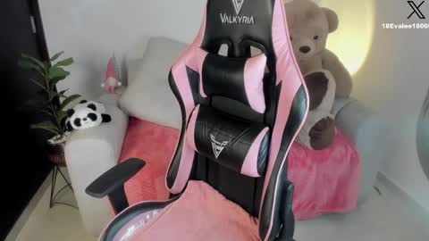 Eva   online show from January 2025 05:27:01 AM