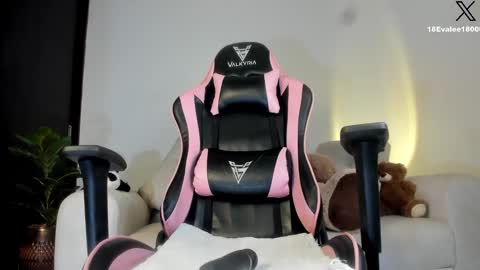 Eva   online show from February 2025 04:59:01 AM