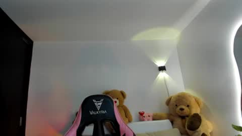 Eva   online show from June 2026 04:28:02 AM