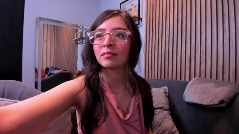 Angelinne online show from September 2025 11:33:02 AM