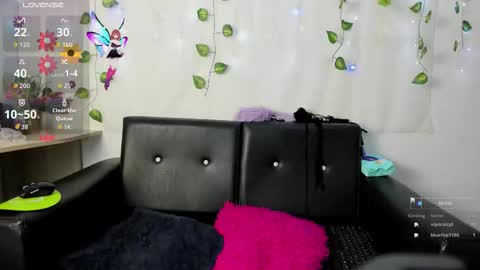 Eva  online show from November 2025 09:05:02 PM