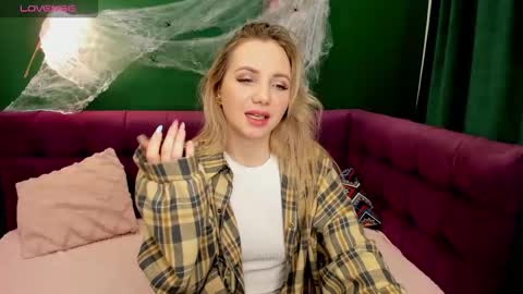 Eva 3 online show from October 2025 01:57:01 AM