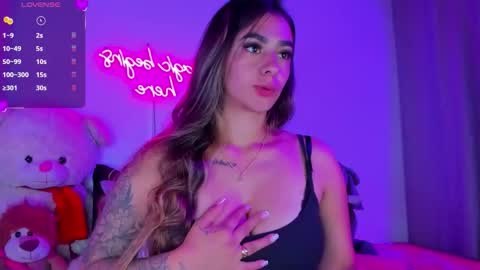 Eva Shinee online show from November 2025 11:55:02 AM