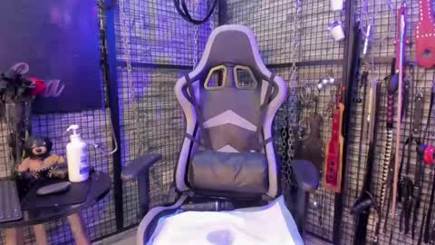 EVA INDEPENDENT MODEL online show from April 2026 02:51:02 AM