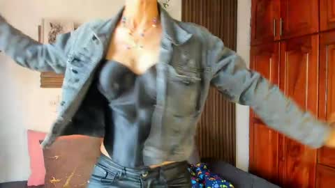 Snapshot of evaa_campbell chatting on April 2026 02:19:02 PM Eva online show from April 2026 02:19:02 PM