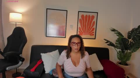 Snapshot of evaa_mills chatting on May 2026 08:28:01 PM Eva online show from May 2026 08:28:01 PM