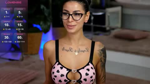 Eva  online show from November 2025 06:55:01 AM