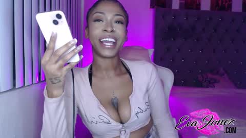 Snapshot of evajonez chatting on January 2025 07:22:01 AM Eva online show from January 2025 07:22:01 AM