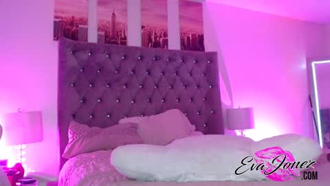 Snapshot of evajonez chatting on September 2025 07:52:01 AM Eva online show from September 2025 07:52:01 AM
