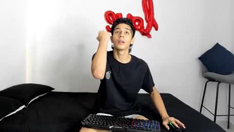 Snapshot of evans_collins24 chatting on October 2025 08:53:02 PM Evans collins24 online show from October 2025 08:53:02 PM