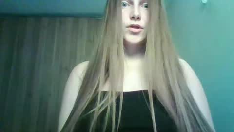 evasapples2026 online show from March 2026 08:09:01 PM