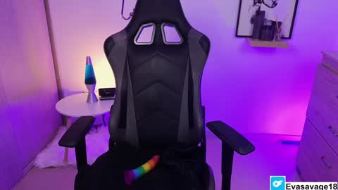 EVA SAVAGEIm recovering from surgery. Ill see you in a couple of weeks. online show from February 2025 08:30:01 PM