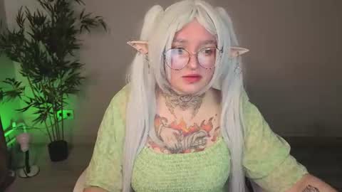 Snapshot of evathewitcher chatting on June 2026 01:52:01 AM EvaTheWitcher online show from June 2026 01:52:01 AM