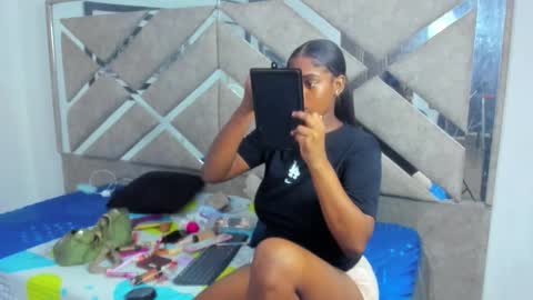 Eva And Emmanuel online show from December 2025 01:28:01 PM