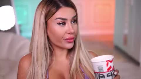 Snapshot of evazane chatting on November 2025 08:31:01 PM Eva online show from November 2025 08:31:01 PM