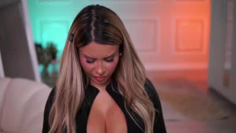 Snapshot of evazane chatting on November 2025 08:30:01 PM Eva online show from November 2025 08:30:01 PM