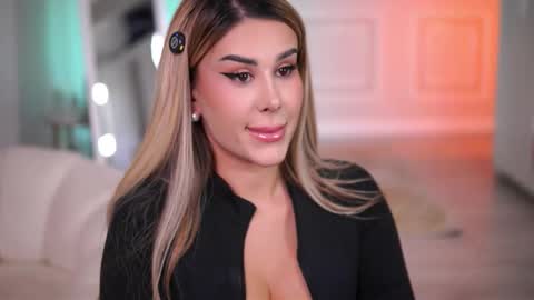 Snapshot of evazane chatting on November 2025 08:19:02 PM Eva online show from November 2025 08:19:02 PM